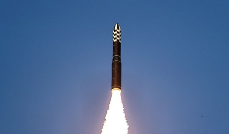 যুক্তরাষ্ট্রে ব্যালেস্টিক ক্ষেপণাস্ত্র হামলা চালাল উত্তর কোরিয়া